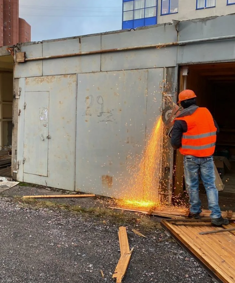 <span style="font-weight: bold;">Металлический гараж&nbsp;</span>