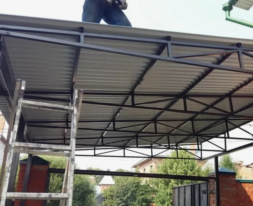 <span style="font-weight: bold;">Металлический навес</span>