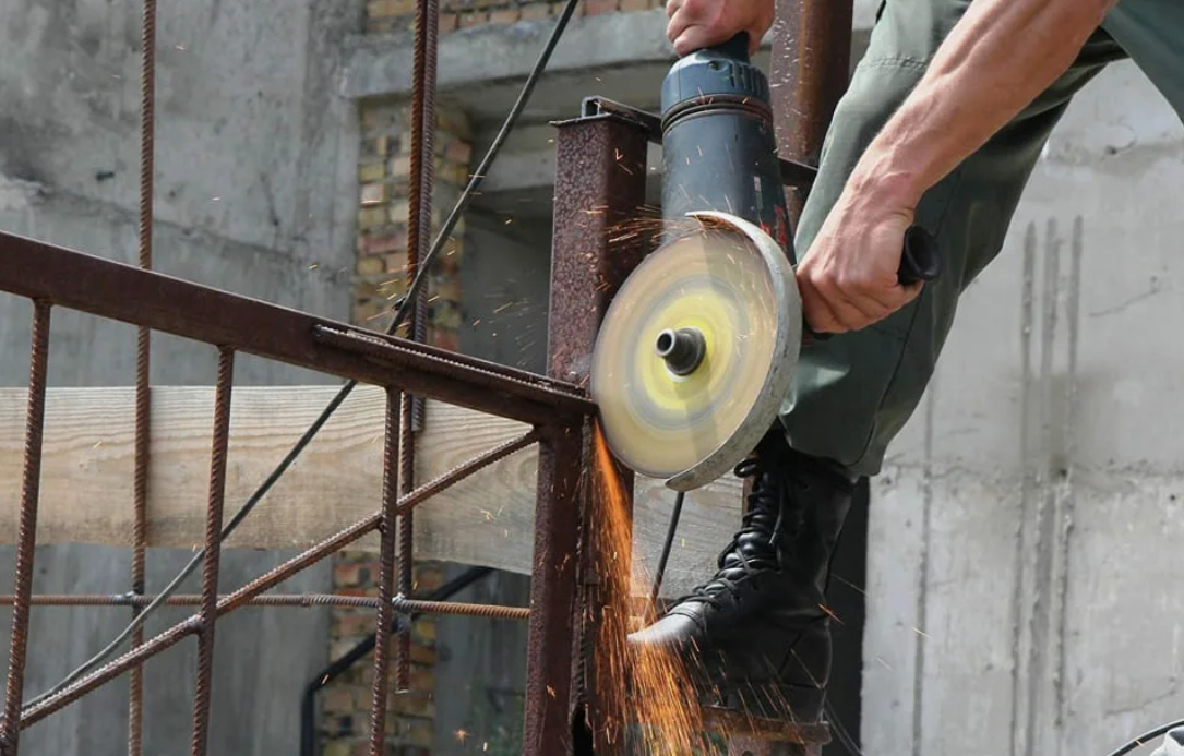 <span style="font-weight: bold;">Демонтаж металлического забора/ограждения&nbsp;</span>