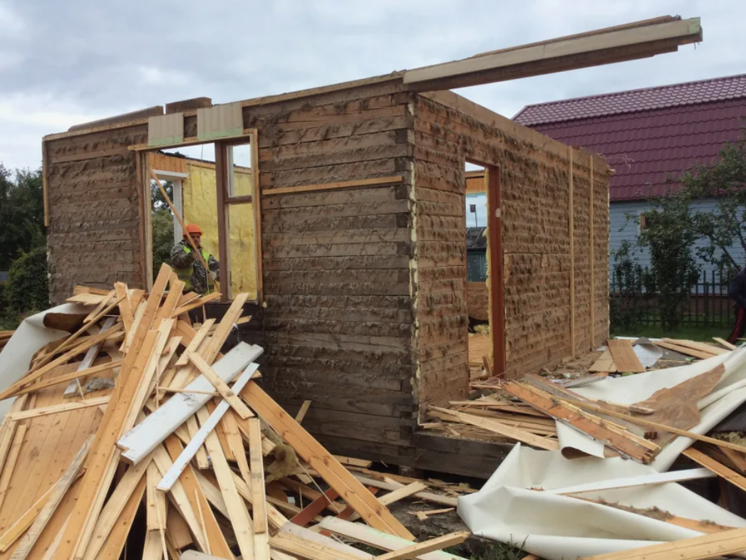 <span style="font-weight: bold;">Демонтаж деревянного хозблока</span>